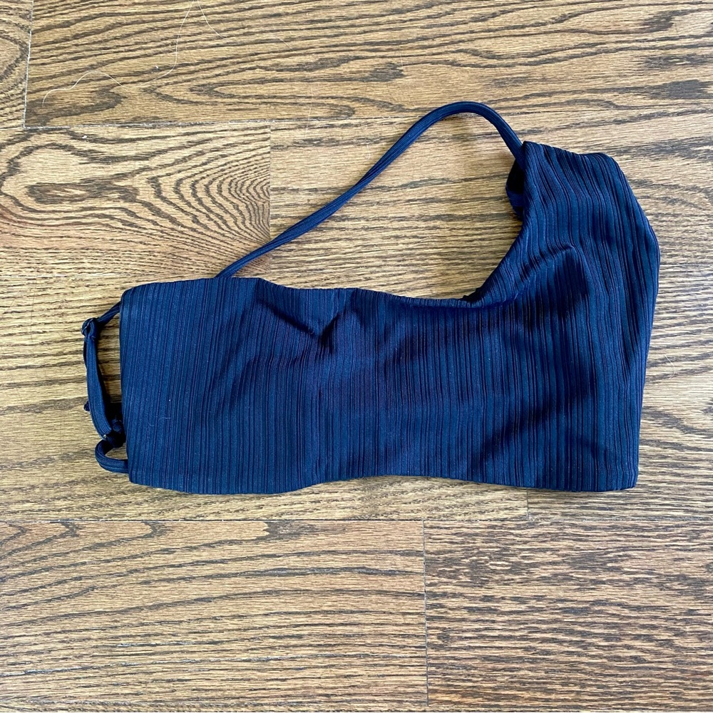 Onia One-Shoulder Demi Bikini Top in Black, size M